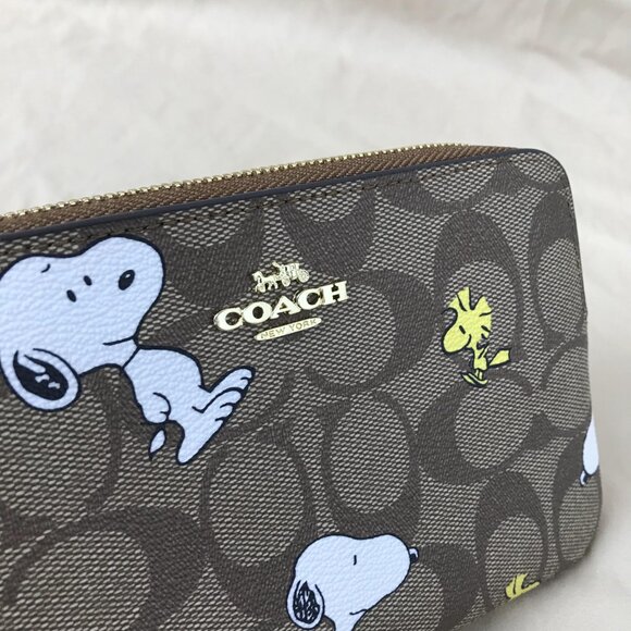 Coach X Peanuts Corner Zip Wristlet Wallet With Snoopy & Woodstock - Picture 3 of 4